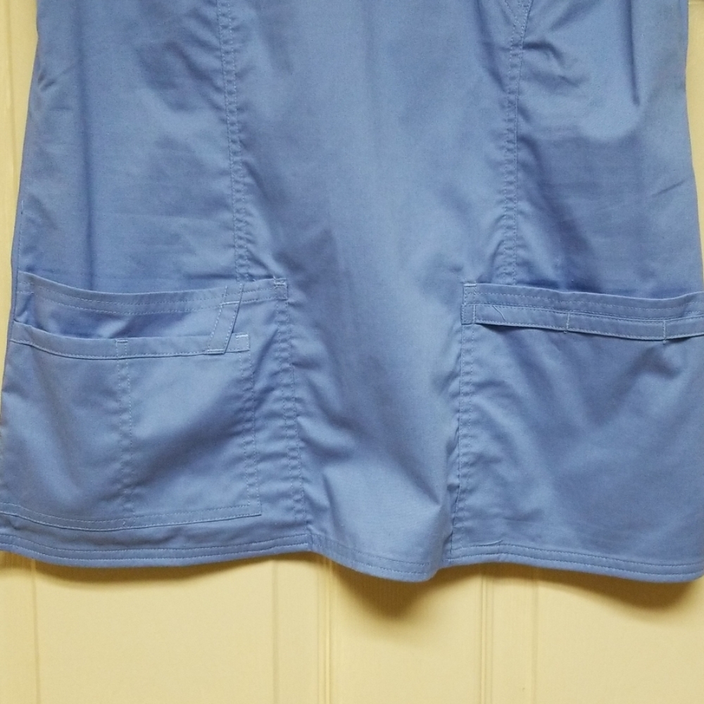 Scrub top - Picture 3 of 4